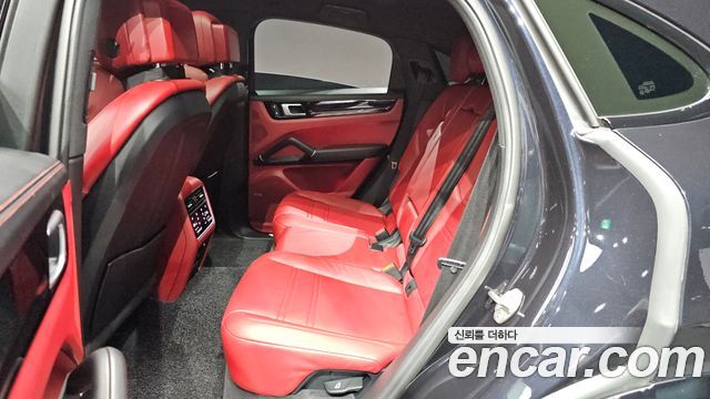 Porsche Cayenne 2022 — photo 16