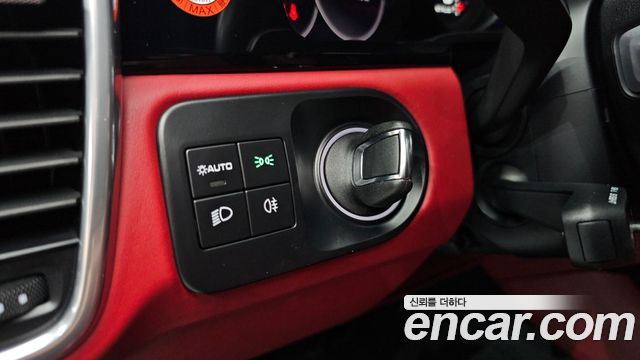 Porsche Cayenne 2022 — photo 28