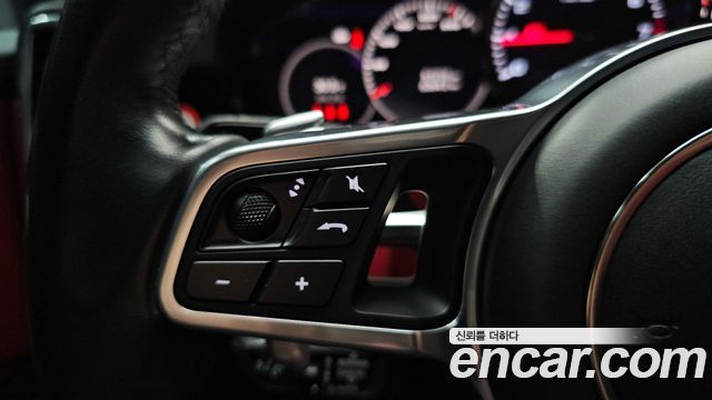 Porsche Cayenne 2022 — photo 31