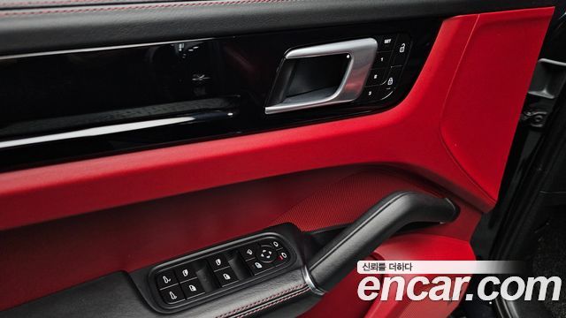Porsche Cayenne 2022 — photo 34