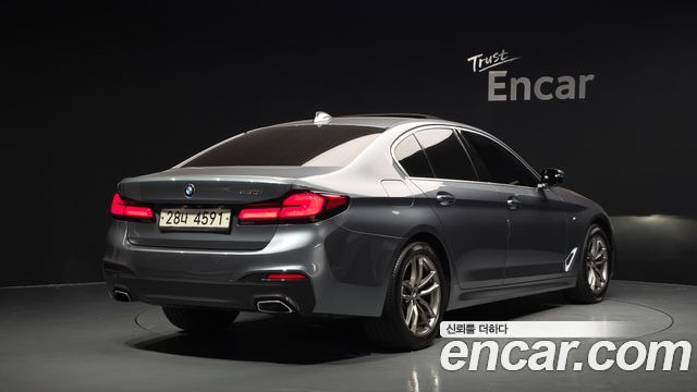 BMW 5-Series 2018 — photo 2