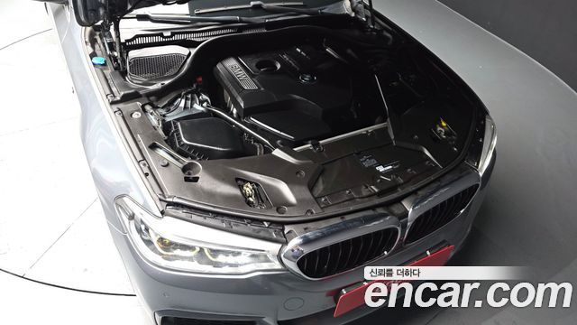 BMW 5-Series 2018 — photo 6