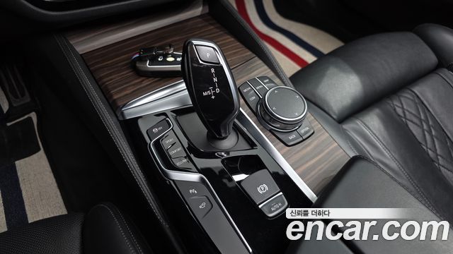 BMW 5-Series 2018 — photo 9
