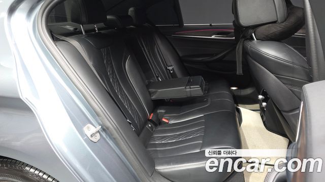BMW 5-Series 2018 — photo 12