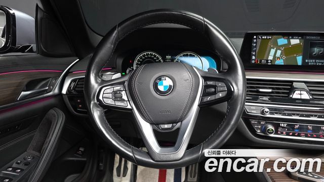 BMW 5-Series 2018 — photo 13