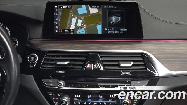 BMW 5-Series 2018 — photo 14