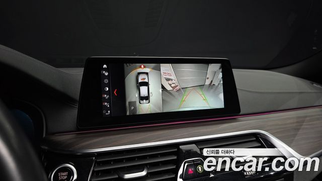 BMW 5-Series 2018 — photo 15