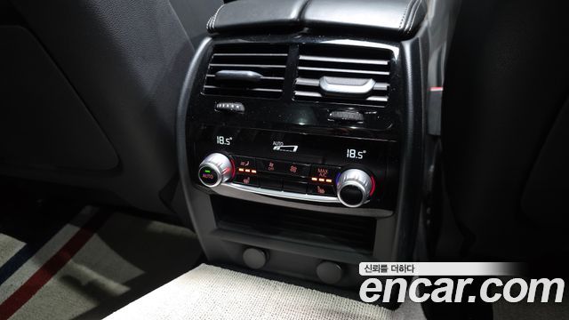 BMW 5-Series 2018 — photo 19