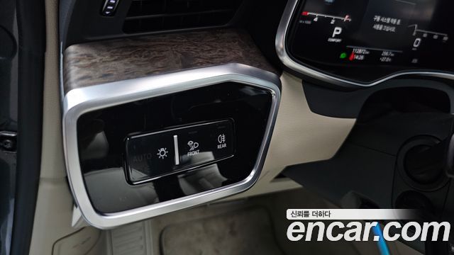 Audi A7 2020 — photo 29