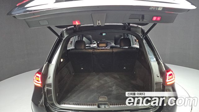 Mercedes-Benz GLE-Class 2022 — photo 26