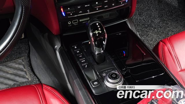 Maserati Quattroporte 2018 — photo 12