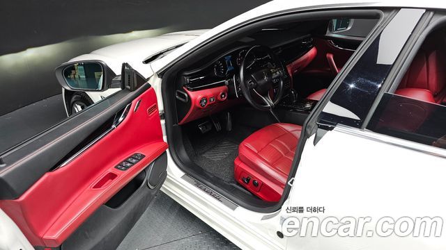 Maserati Quattroporte 2018 — photo 13