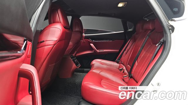 Maserati Quattroporte 2018 — photo 17