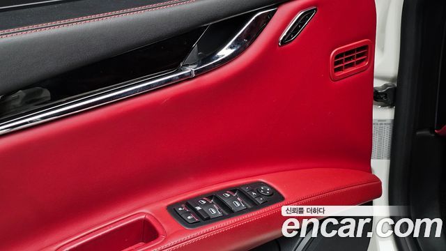 Maserati Quattroporte 2018 — photo 26