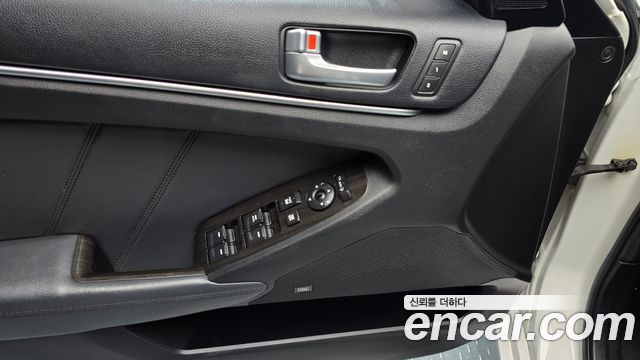 Kia K7 2012 — photo 24