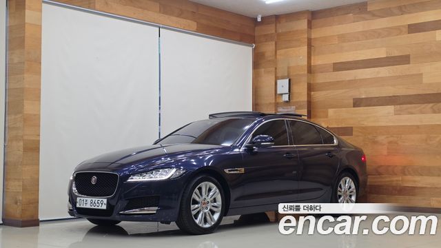 Jaguar XF 2017 — photo 1