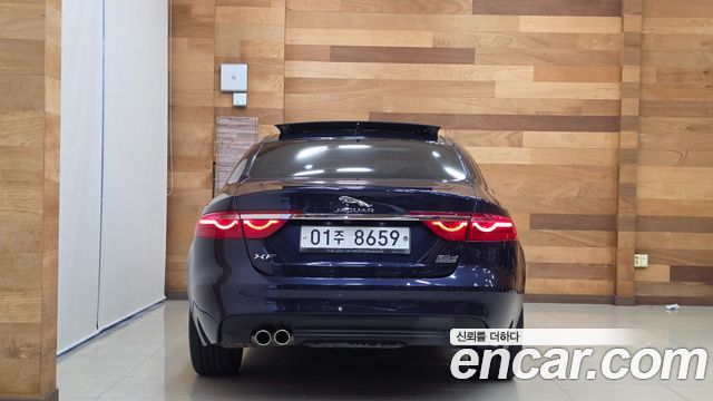 Jaguar XF 2017 — photo 4