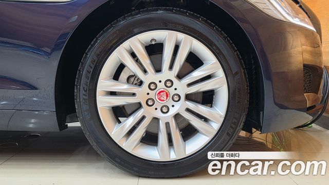 Jaguar XF 2017 — photo 6