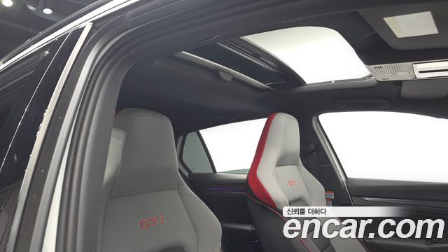 Volkswagen Golf 2024 — photo 23