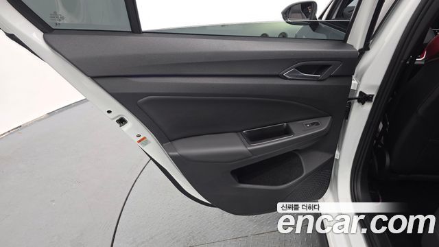 Volkswagen Golf 2024 — photo 15