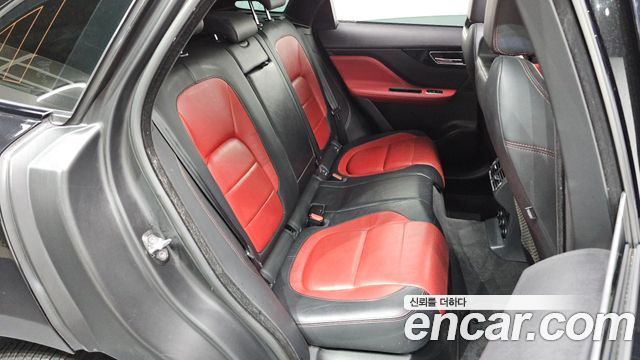 Jaguar F-PACE 2018 — photo 11