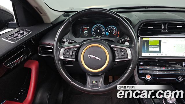 Jaguar F-PACE 2018 — photo 12