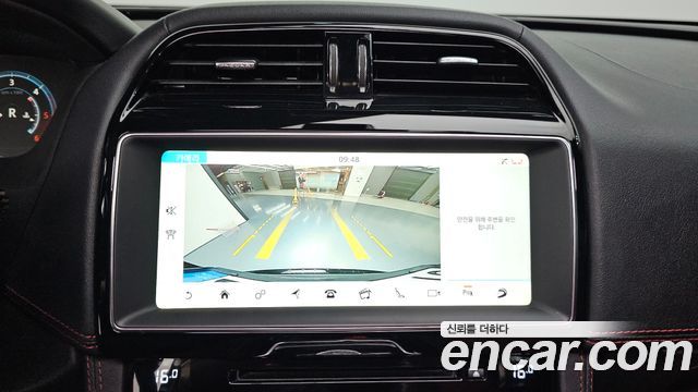 Jaguar F-PACE 2018 — photo 14