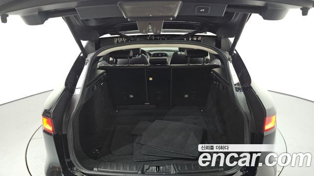 Jaguar F-PACE 2018 — photo 20