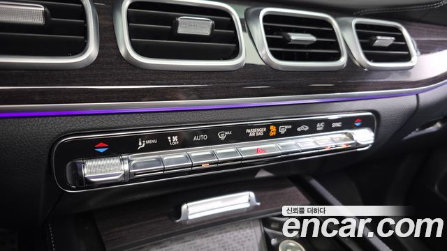 Mercedes-Benz GLE-Class 2021 — photo 29