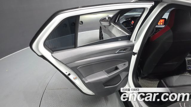 Volkswagen Golf 2024 — photo 15