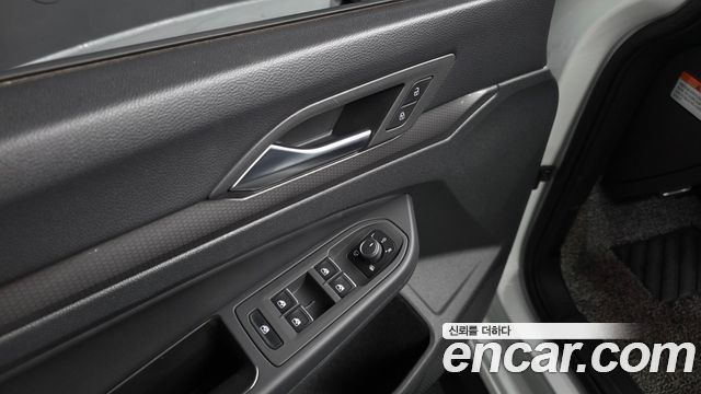 Volkswagen Golf 2024 — photo 28