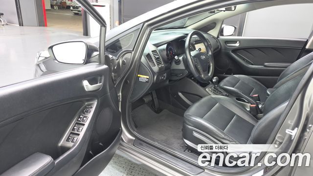 Kia K3 2013 — photo 10