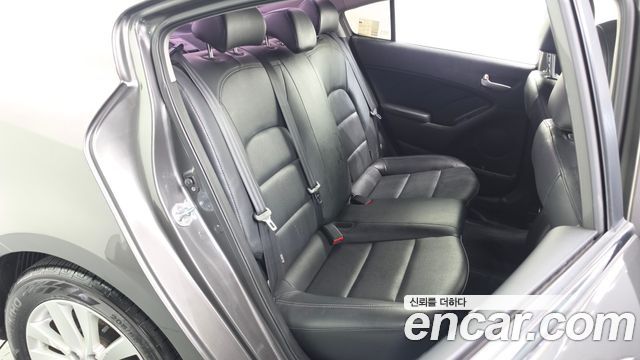 Kia K3 2013 — photo 12