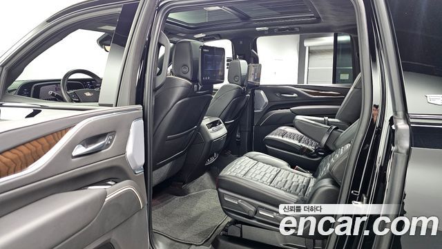 Cadillac Escalade 2023 — photo 17