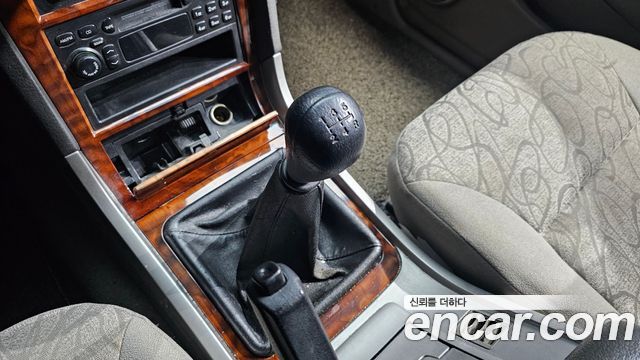 KG Mobility Musso 2002 — photo 12