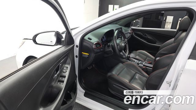 Hyundai i30 2019 — photo 10