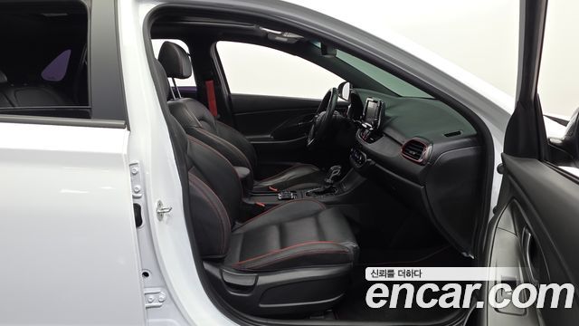 Hyundai i30 2019 — photo 12