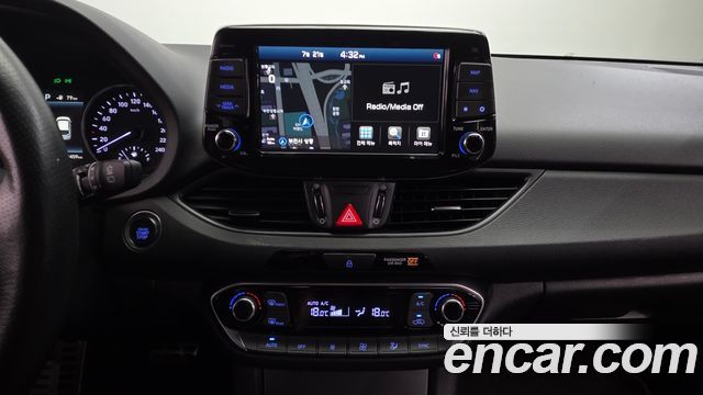 Hyundai i30 2019 — photo 14