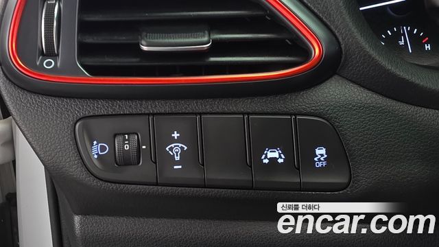 Hyundai i30 2019 — photo 17