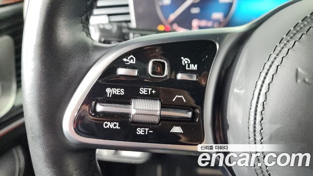 Mercedes-Benz GLS-Class 2023 — photo 23