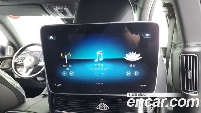 Mercedes-Benz GLS-Class 2023 — photo 28