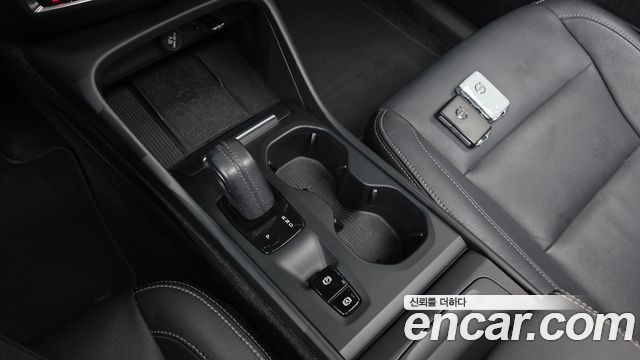 Volvo XC40 2019 — photo 12