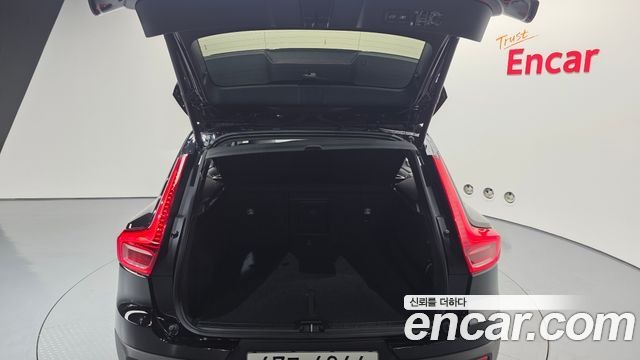 Volvo XC40 2019 — photo 30