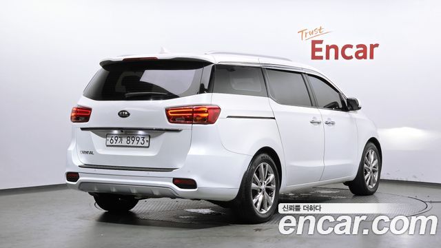 Kia Canival 2019 — photo 2