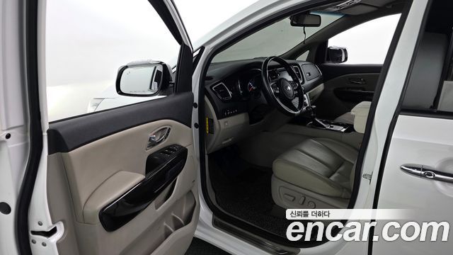 Kia Canival 2019 — photo 10