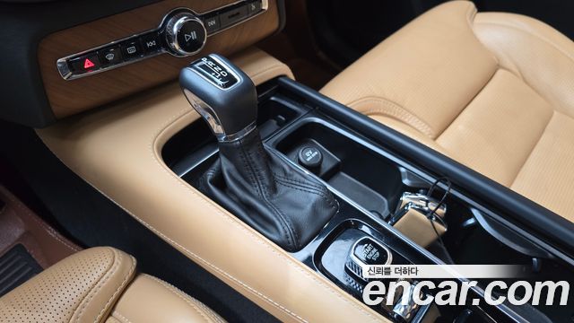 Volvo XC90 2019 — photo 9