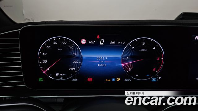 Mercedes-Benz GLE-Class 2023 — photo 11
