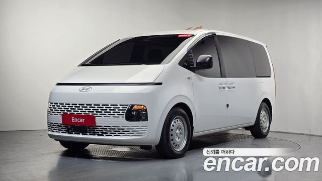 Hyundai Staria 2025 — photo 32