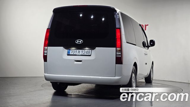 Hyundai Staria 2025 — photo 4