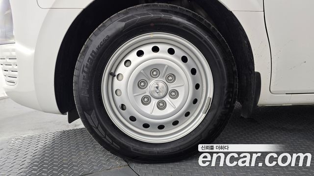 Hyundai Staria 2025 — photo 5
